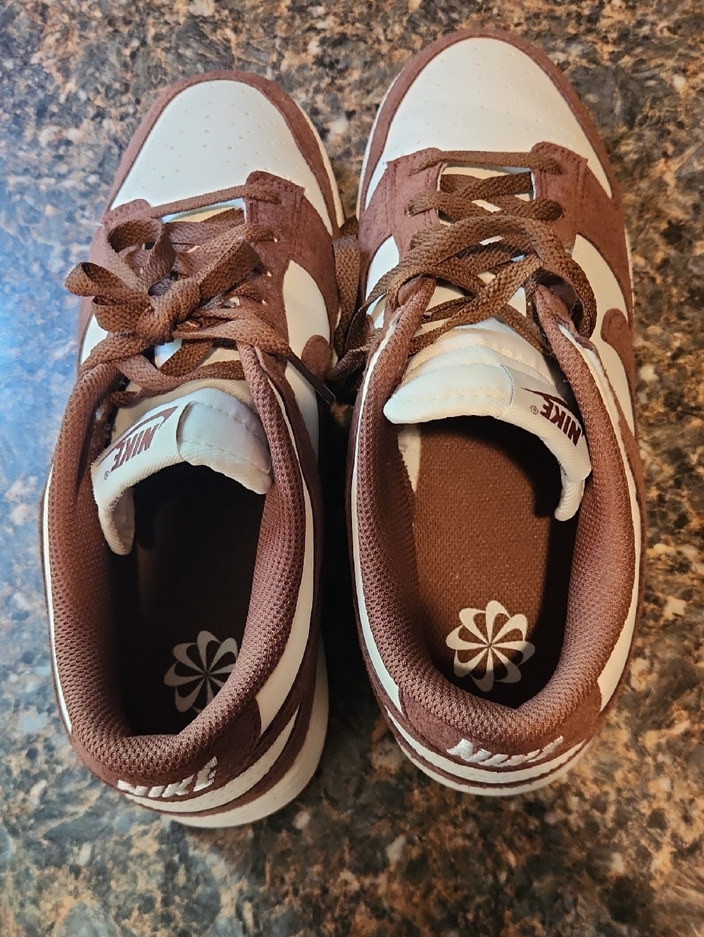 Nike Unisex Brown and White Low-Top Sneakers with Lace-Up